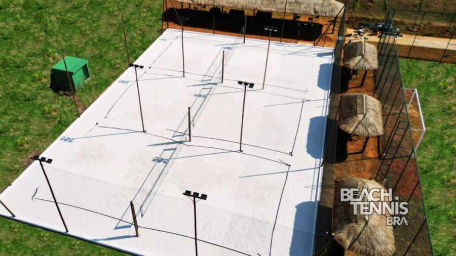 Foto aérea da quadra de Beach Tennis concluída.
